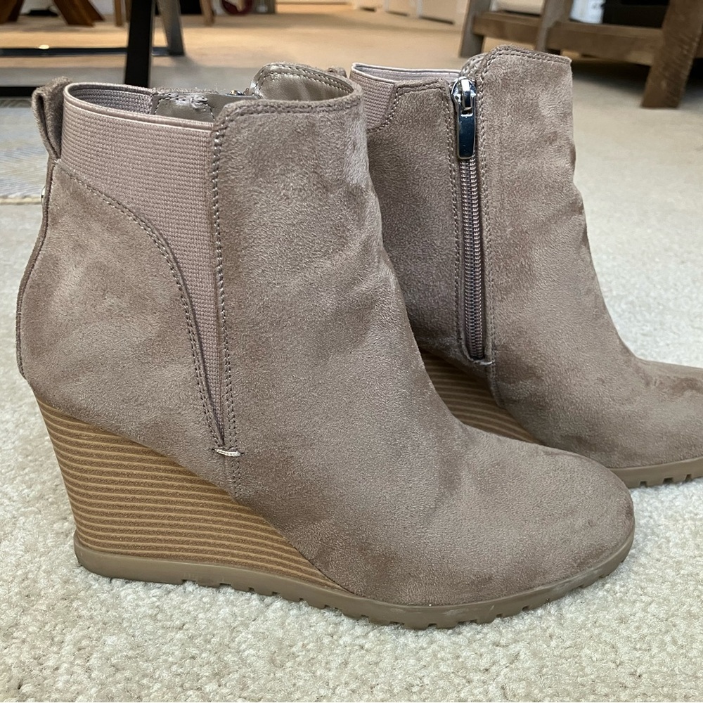 LIKE NEW Nine West Curtis Wedge Bootie